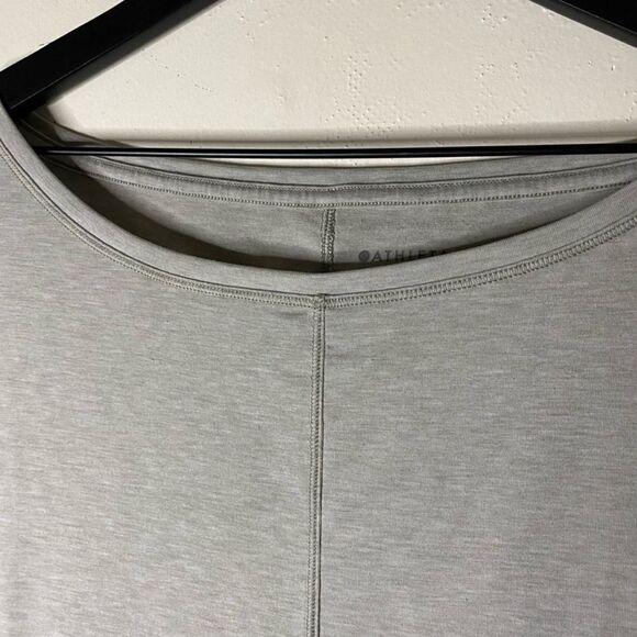 Athleta Essence Flow Long Sleeve Tee in Sage Size XS - Picture 4 of 8